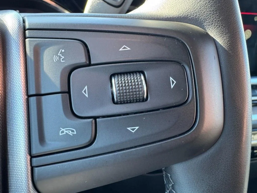 Used 2025 Silver GMC SLT image 18