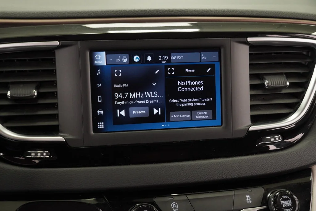 Used 2023 White Chrysler LX image 27