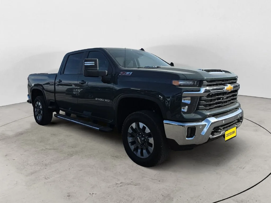 Used 2025 Cypress Gray Chevrolet LT image 5