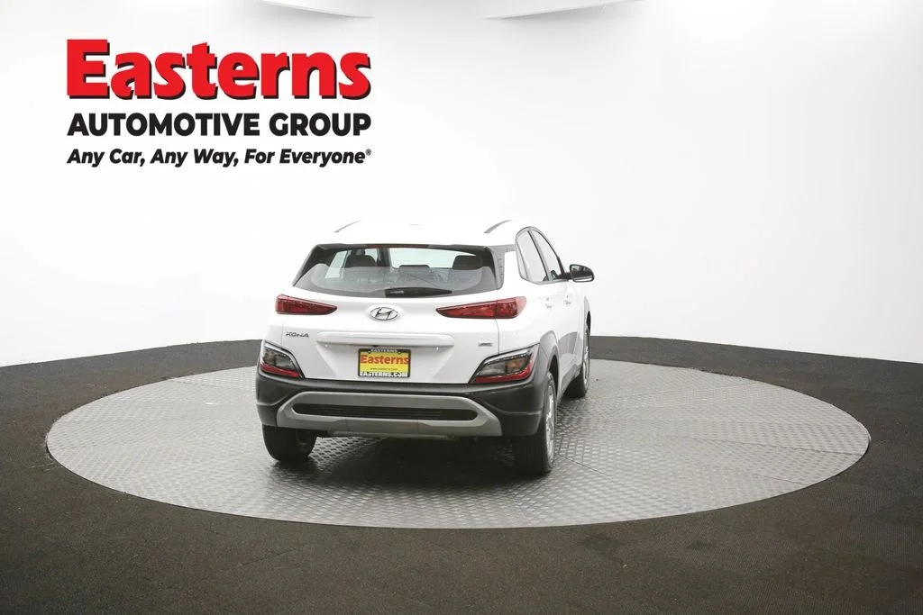 Used 2022 White Hyundai SE image 35