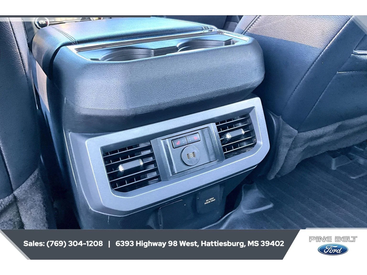 Used 2024 Star White Metallic Tri-Coat Ford LARIAT image 25