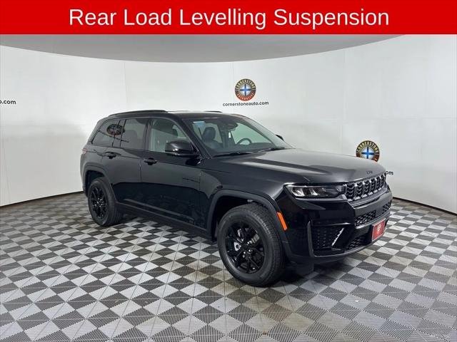 New 2026 Diamond Black Crystal Pearl-Coat Exterior Paint Jeep Laredo image 15