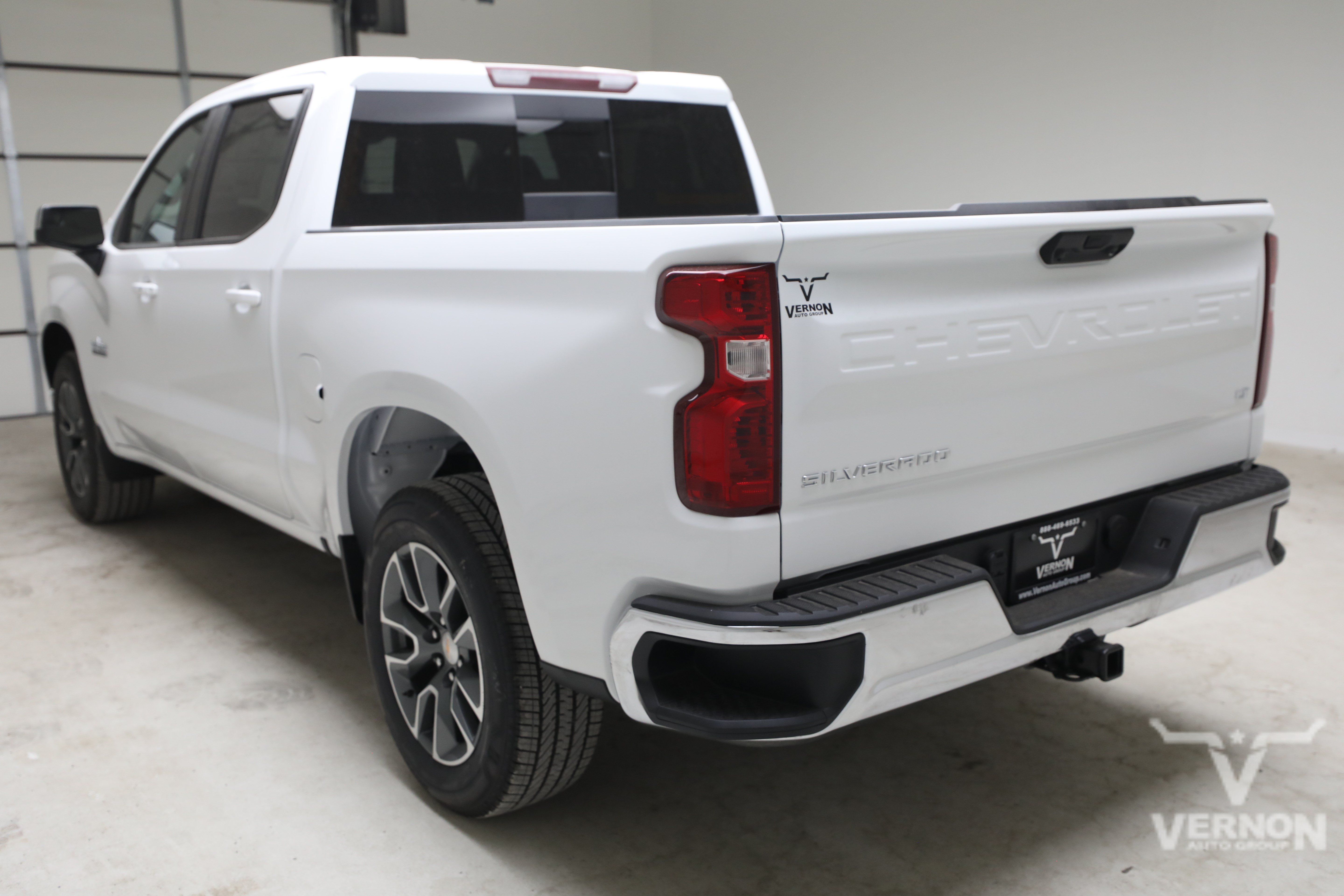 New 2026 Summit White Chevrolet N image 3