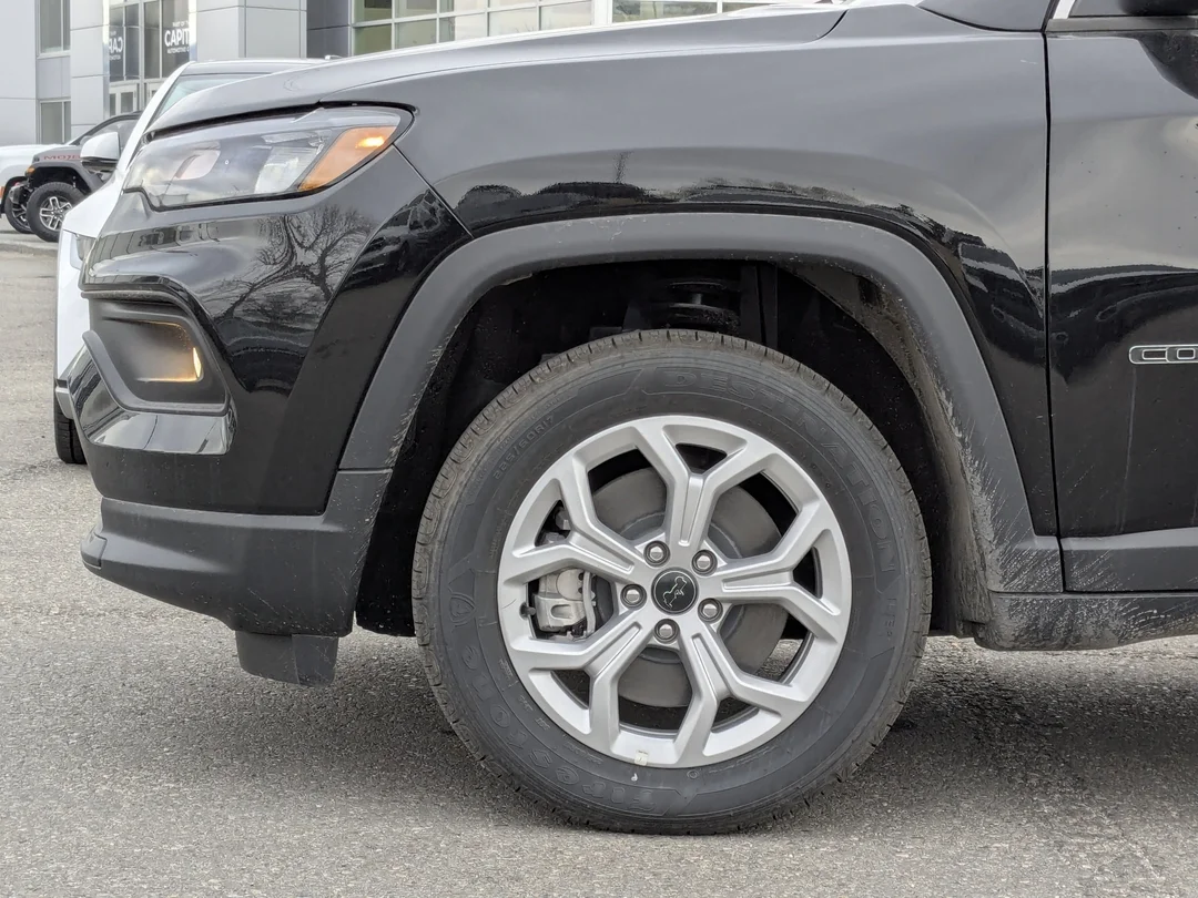 New 2026 Black Jeep North - - 4x4 - Heated Seats & Steering - Power Liftgate - 10.1  Display - Keyless Entry & More! image 9