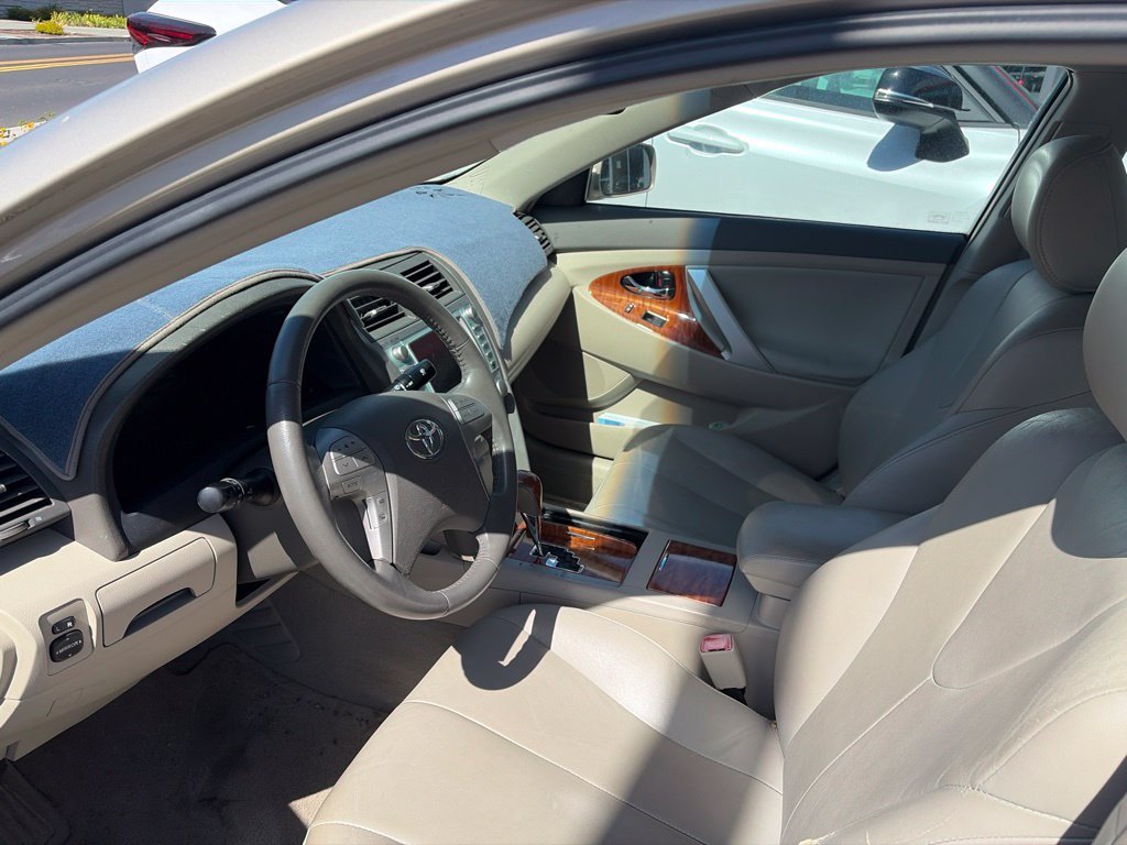 Used 2008 Beige Toyota XLE image 4