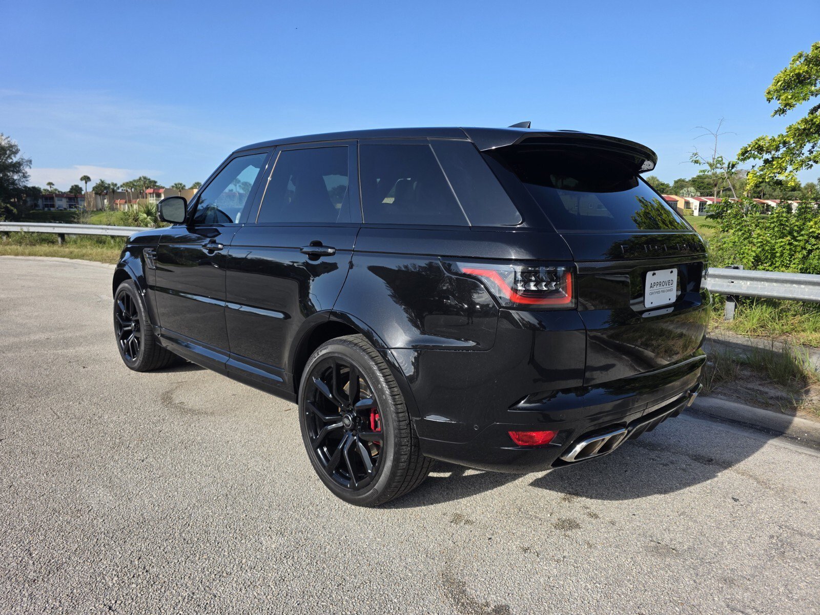 Used 2021 Santorini Black Metallic Land Rover SVR image 2