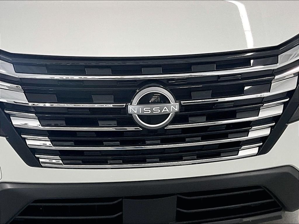 Used 2025 Everest White Pearl Nissan SV image 29