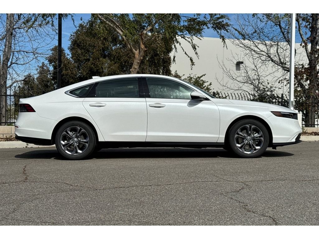 New 2026 Platinum White Pearl Honda EX-L image 3