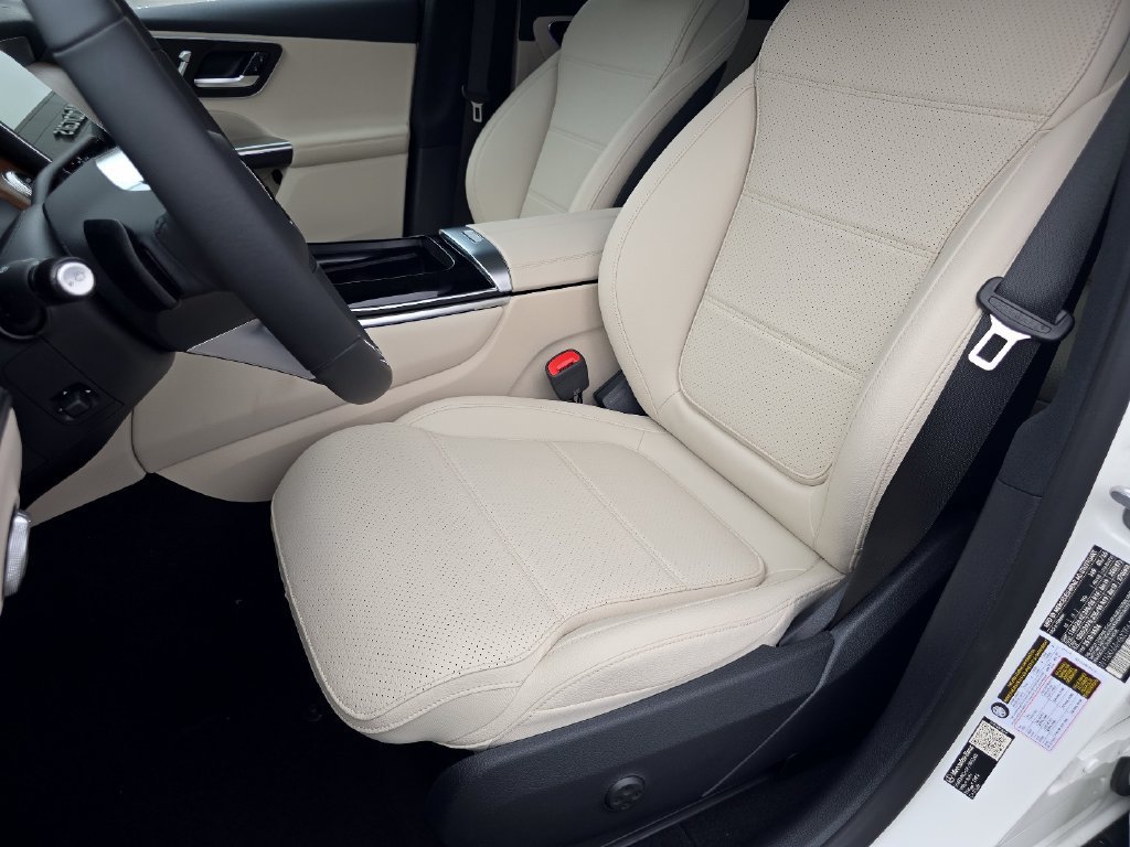 New 2026 Polar White Mercedes-Benz GLC 300 image 70