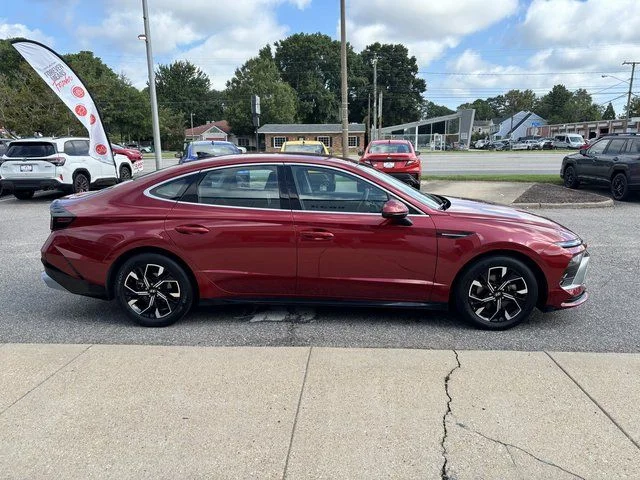 Used 2024 Red Hyundai SEL image 7