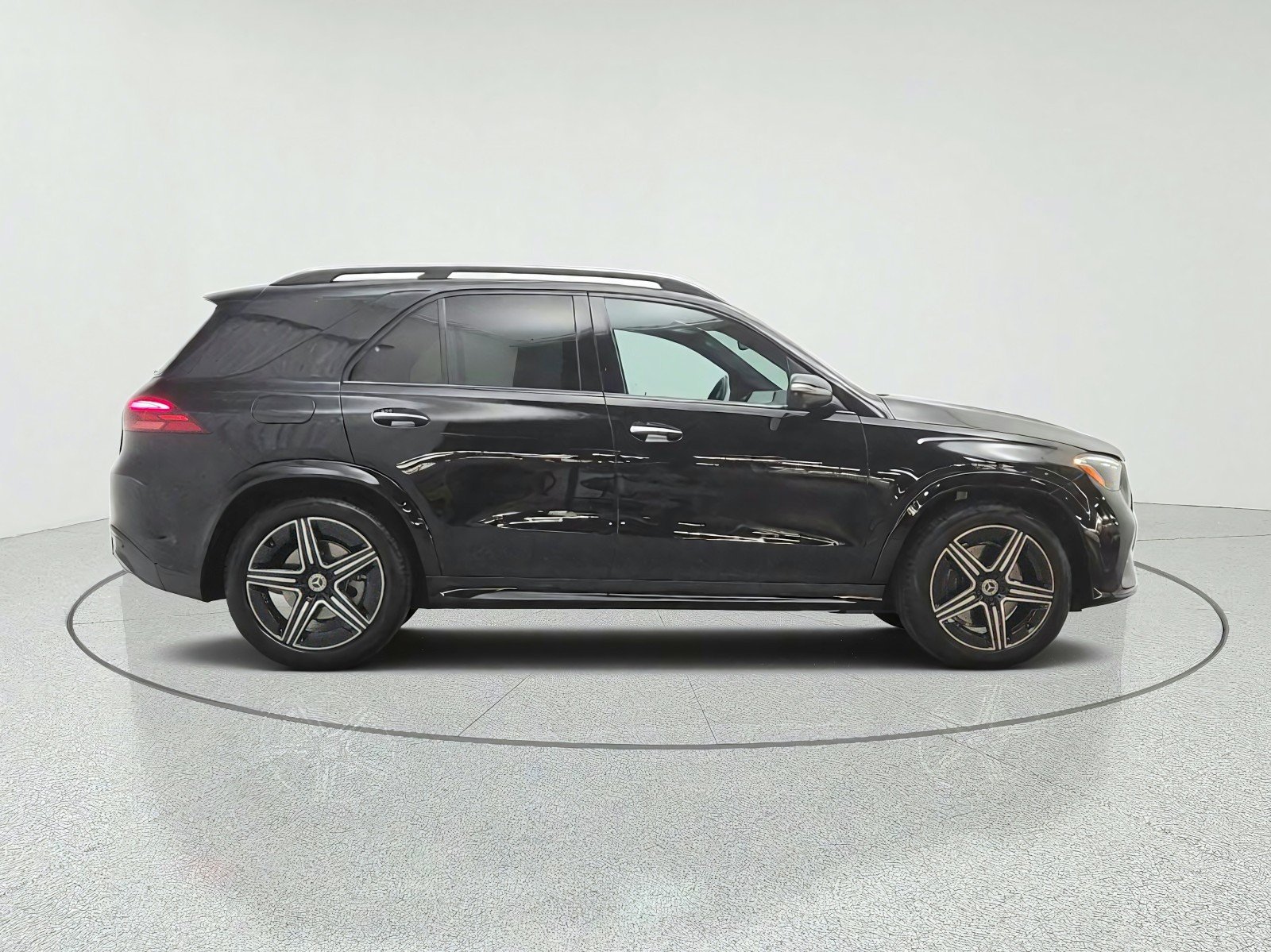 Certified Used 2024 Obsidian Black Metallic Mercedes-Benz GLE 580 4MATIC® SUV image 4