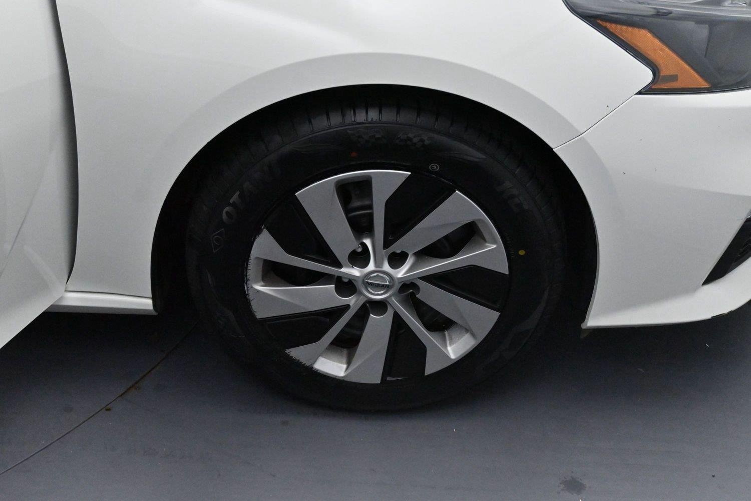 Used 2022 Glacier White Nissan 2.5 S image 29
