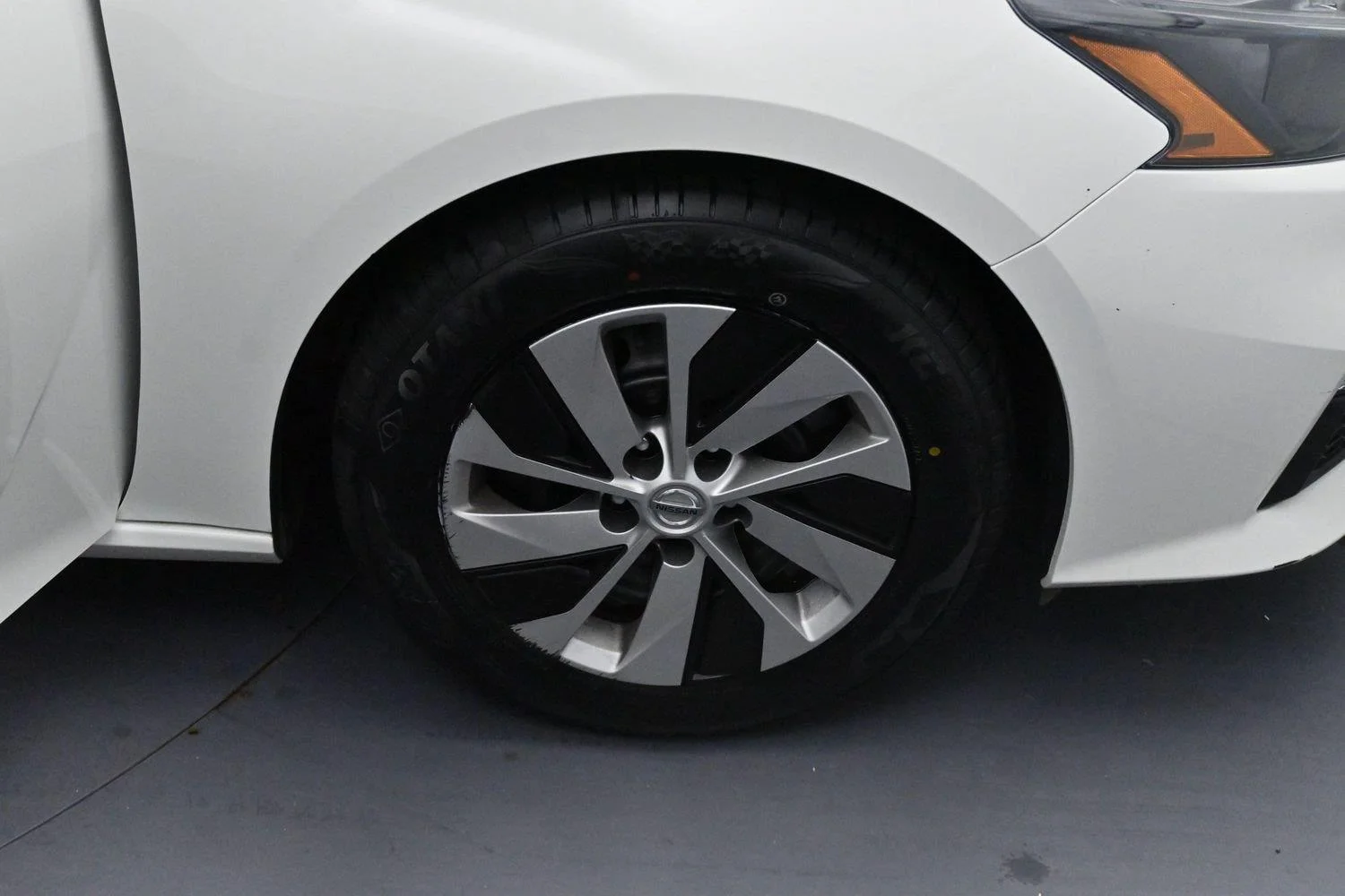 Used 2022 Glacier White Nissan 2.5 S image 29
