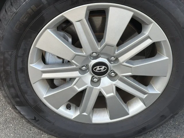 Used 2025 Gray Hyundai SEL image 9