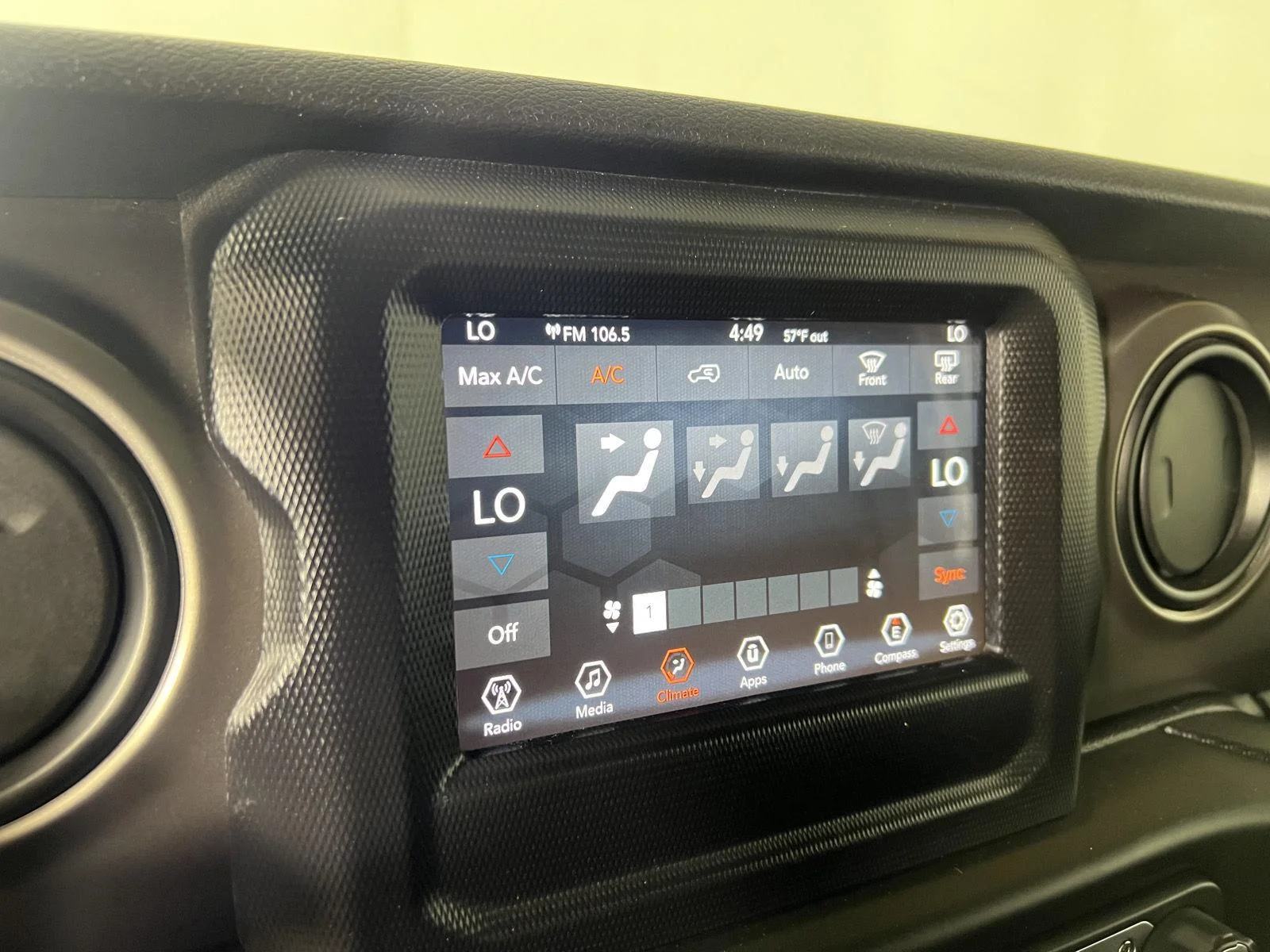 Used 2018 Billet Silver Metallic Clearcoat Jeep Sport S image 20
