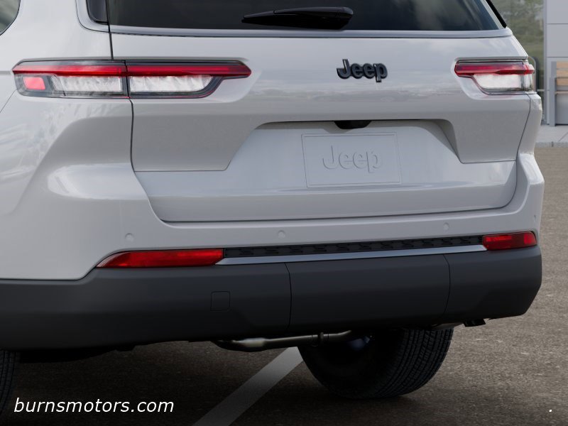 New 2026 Bright White Clear-Coat Exterior Paint Jeep Laredo Altitude image 13