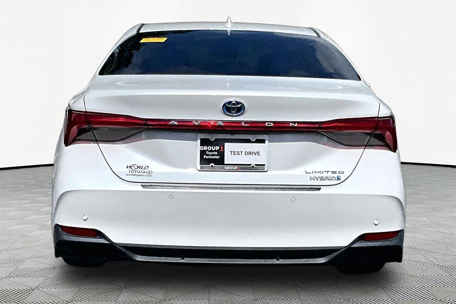 Used 2020 Wind Chill Pearl Toyota Hybrid Limited image 9