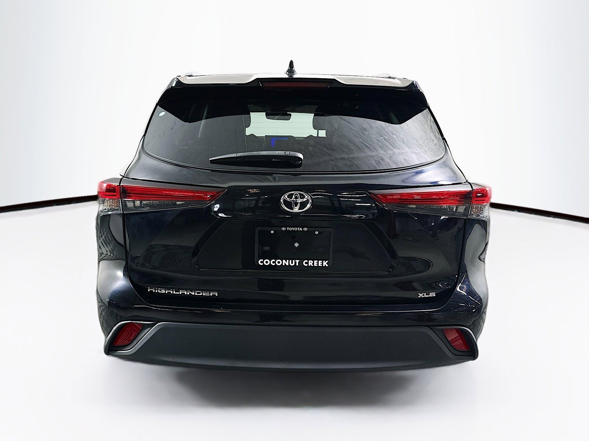 2023 Toyota Highlander thumbnail 6