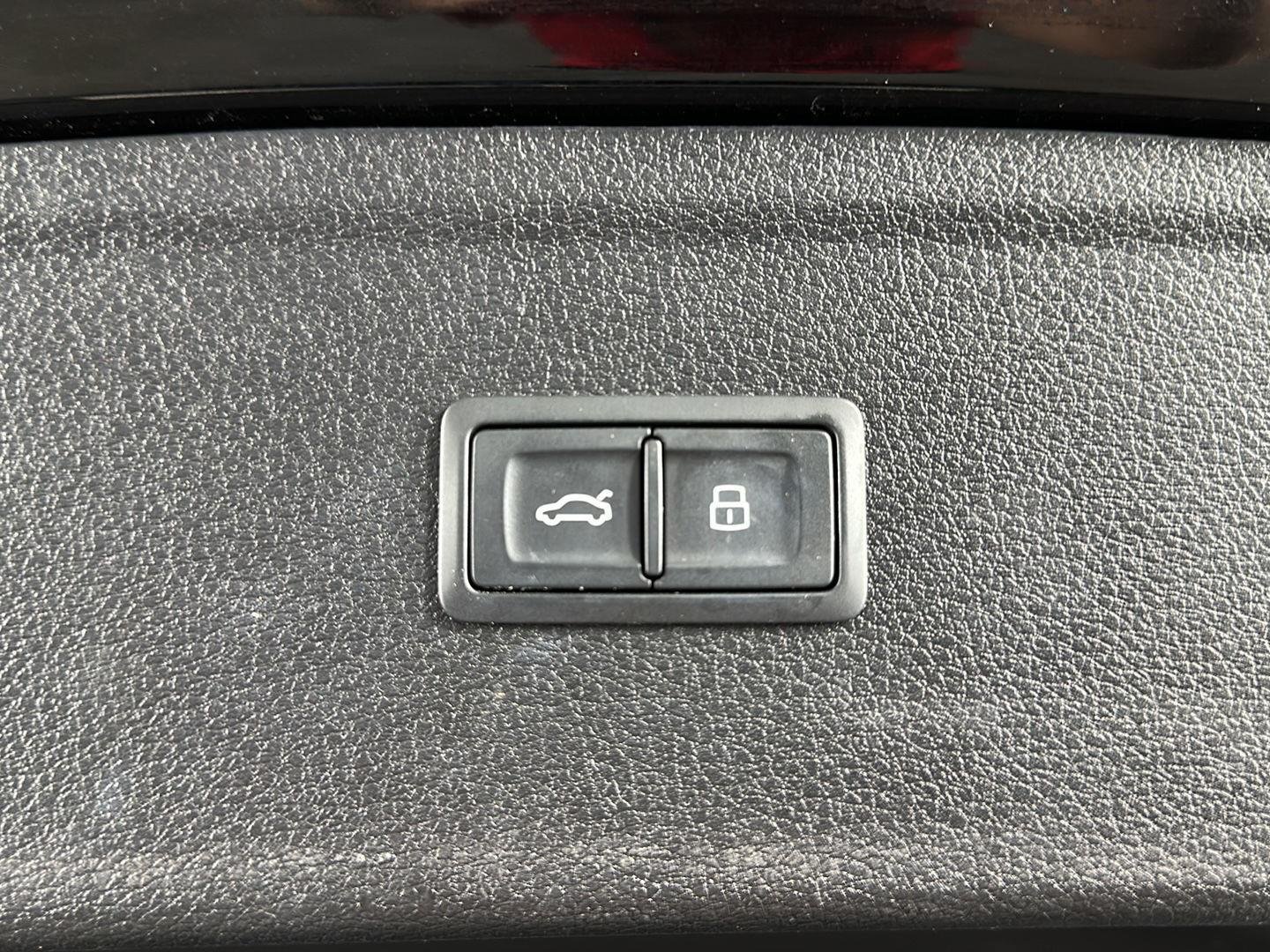 Used 2025 Mythos Black Metallic Audi S line Premium image 24