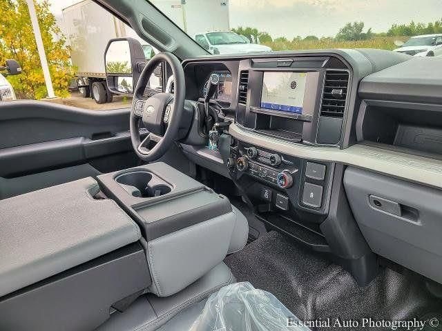 New 2025 Oxford White Ford F-450® XL image 49