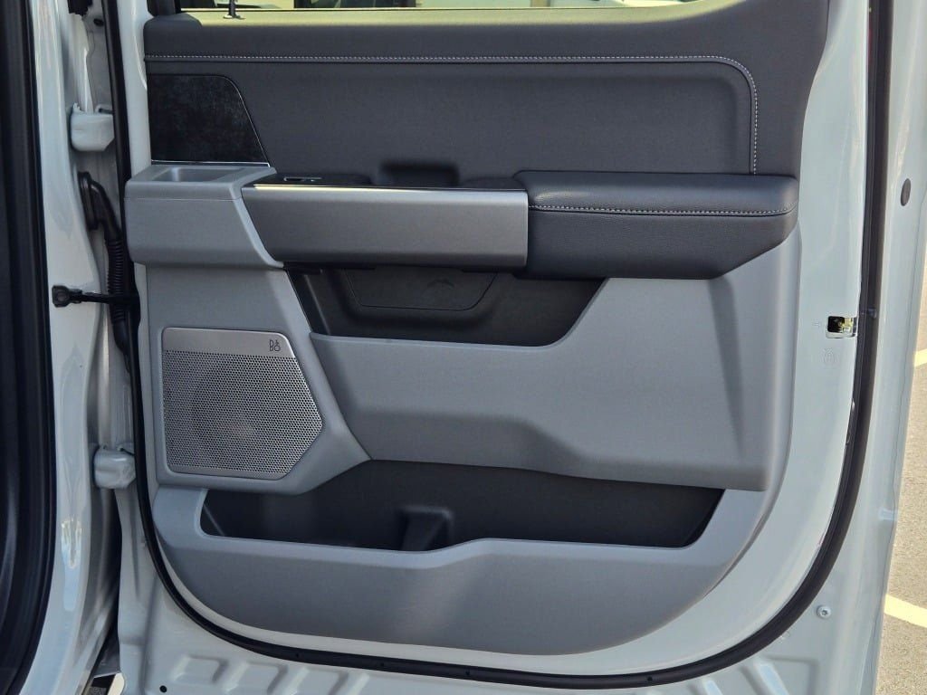 2026 Ford F-350 Super Duty XLT - Photo 8