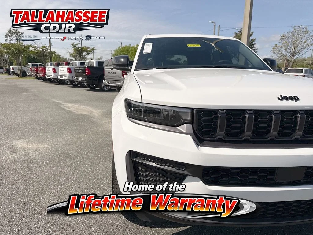 New 2026 Bright White Clear-Coat Exterior Paint Jeep Altitude image 9