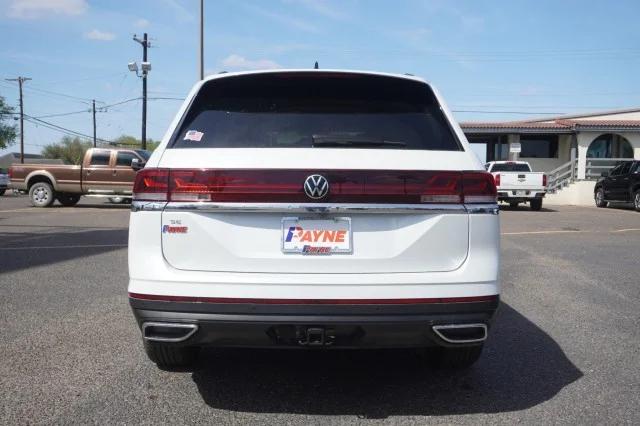 New 2026 Opal White Pearl Volkswagen 2.0T SE W/TECHNOLOGY image 8