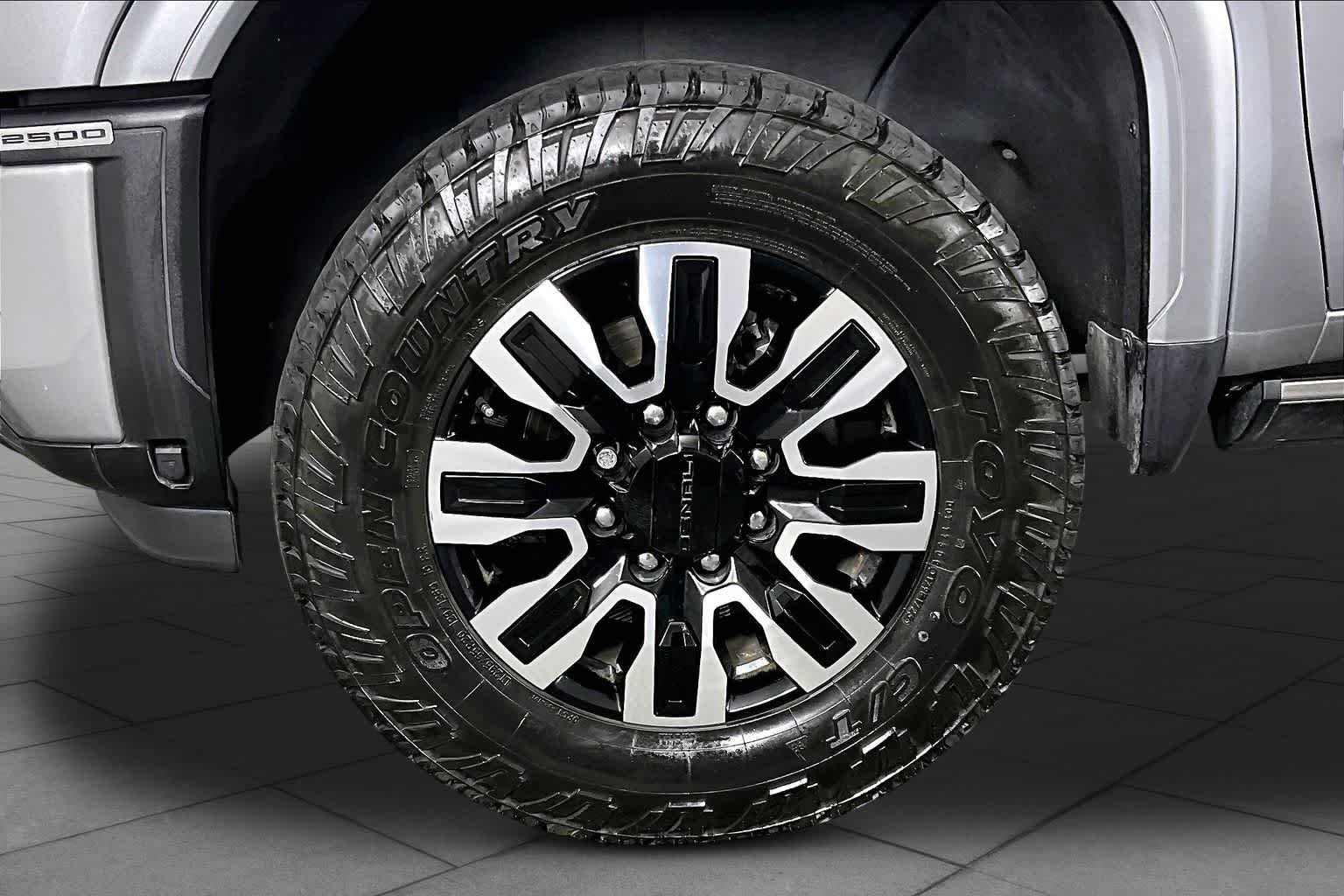 Used 2025 Sterling Metallic GMC Denali Ultimate image 11