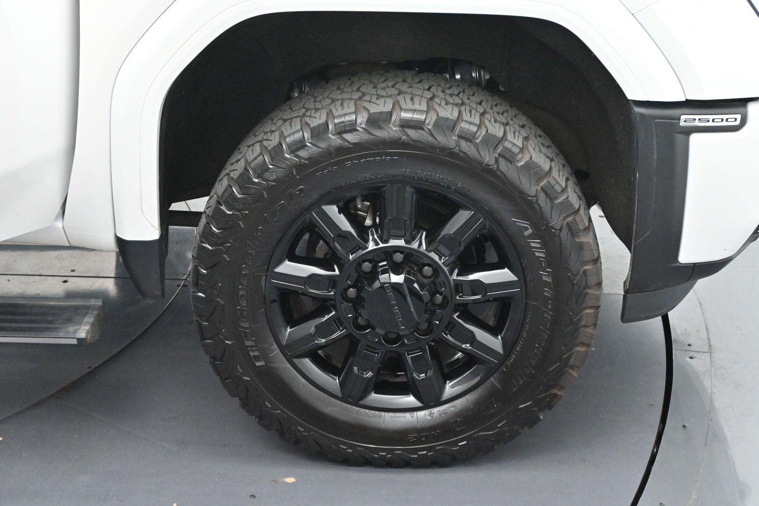 Used 2024 White Frost Tricoat GMC Denali image 36
