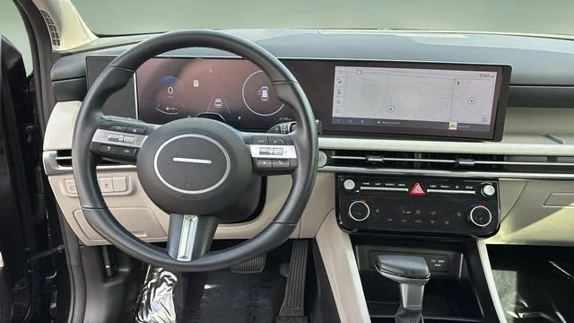 Used 2025 Black Hyundai SEL Convenience image 10