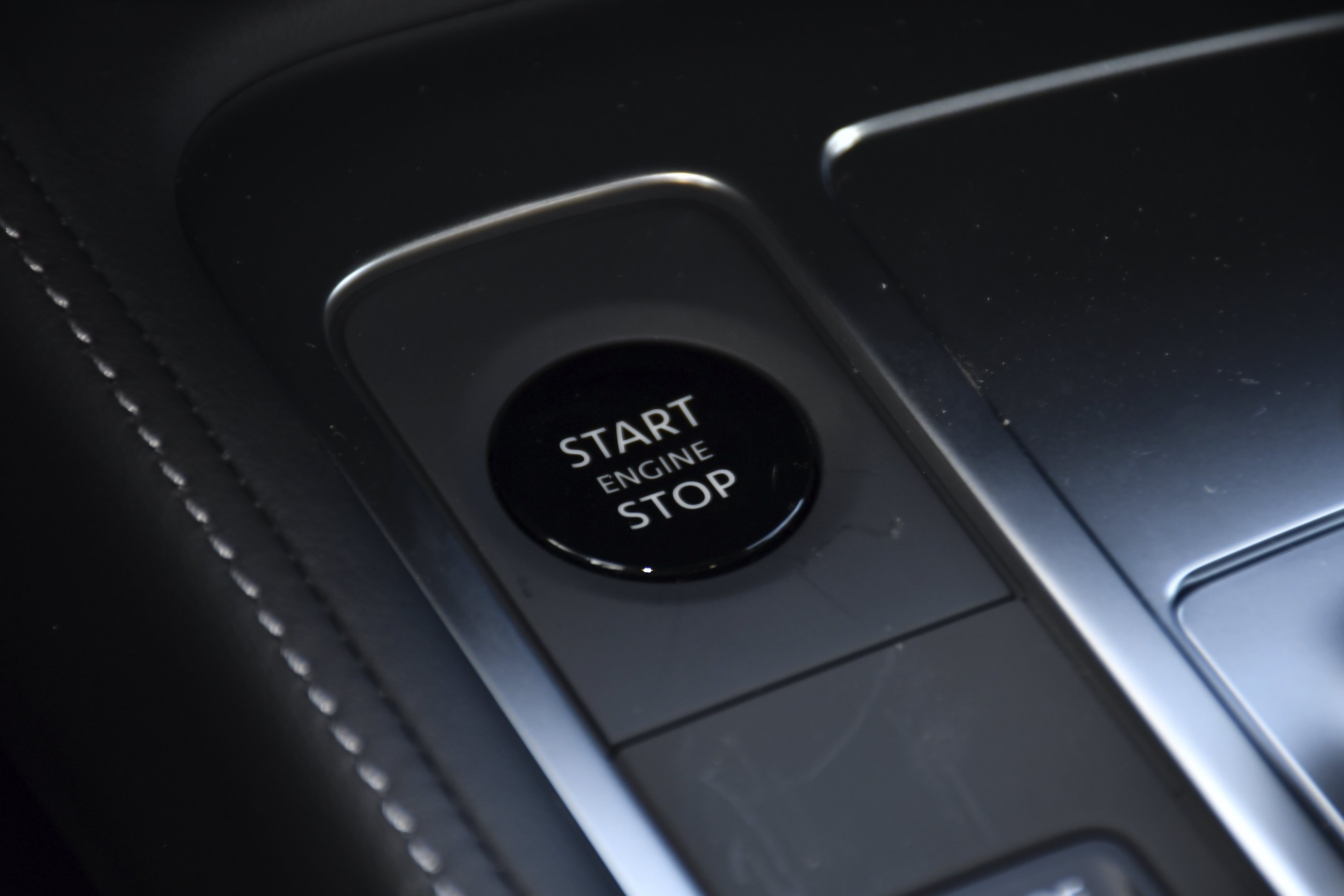 New 2027 GRAPHITE SHADOW INFINITI Luxe AWD image 16