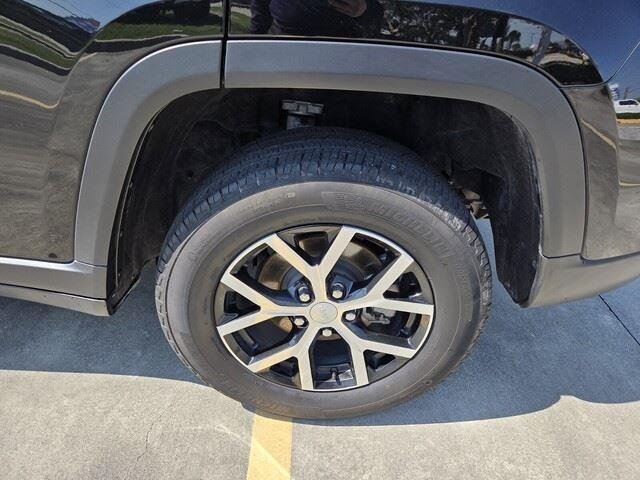 Used 2024 Diamond Black Crystal Pearlcoat Jeep Limited image 28
