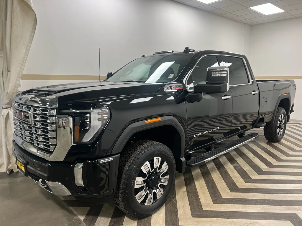 2026 GMC Sierra 4WD Crew Cab Standard Box Denali's photo
