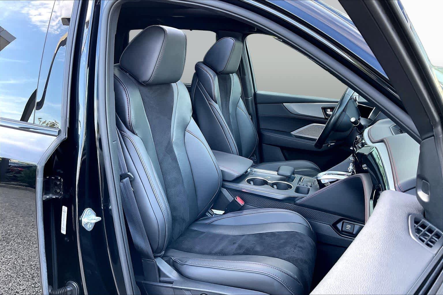 Used 2023 Majestic Black Pearl Acura w/A-Spec Package image 9