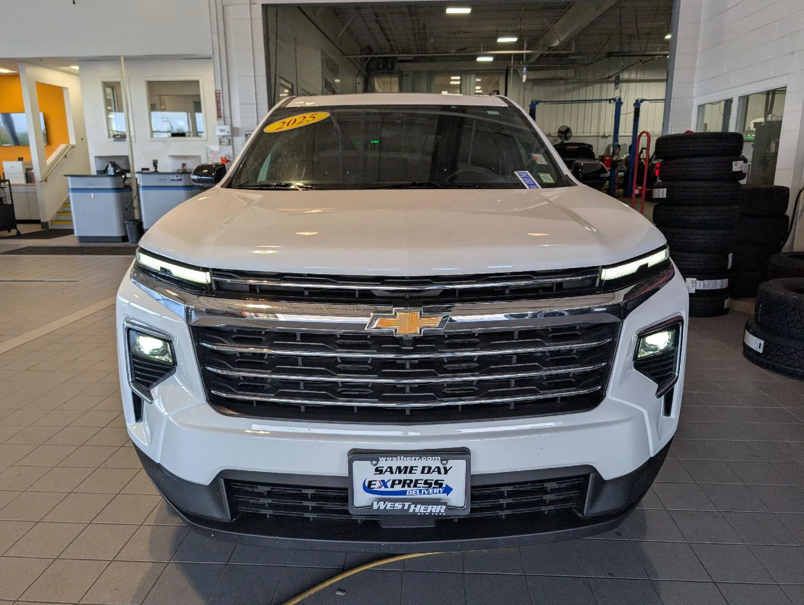 Used 2025 Summit White Chevrolet LT image 2