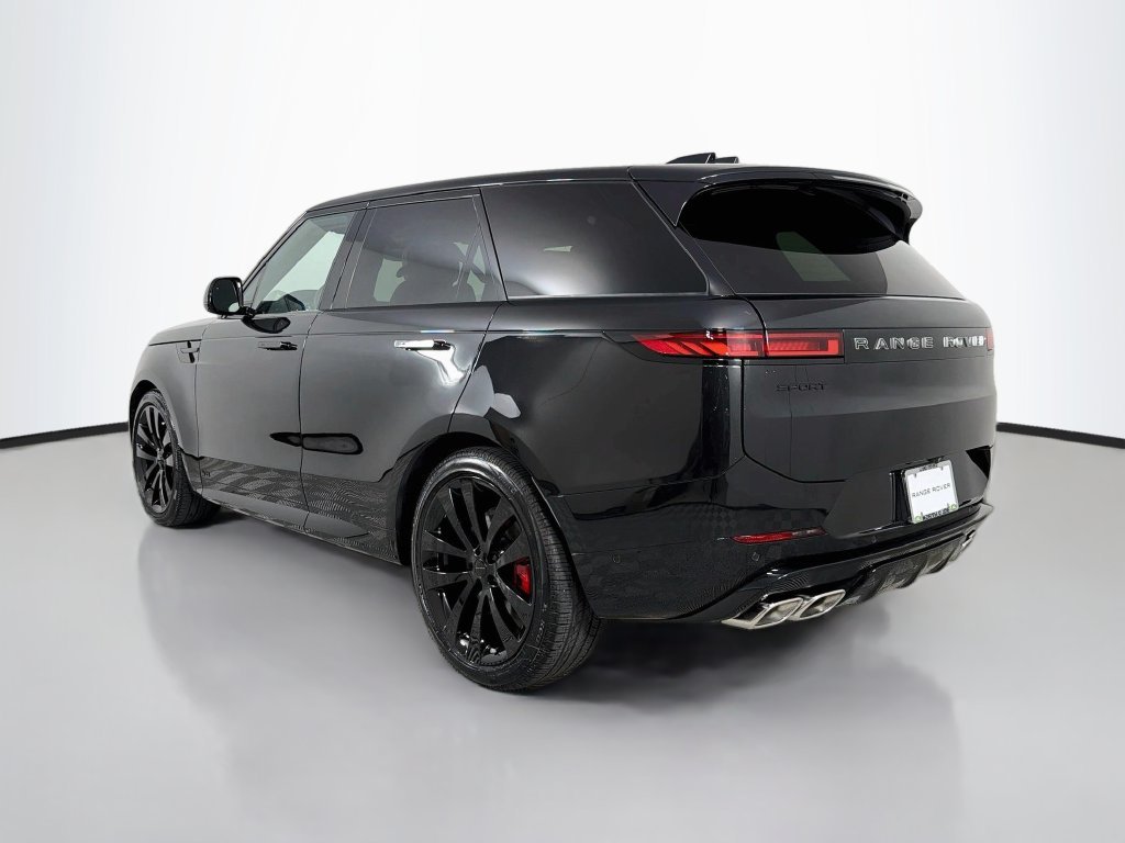 Used 2026 Black Land Rover Dynamic SE image 7