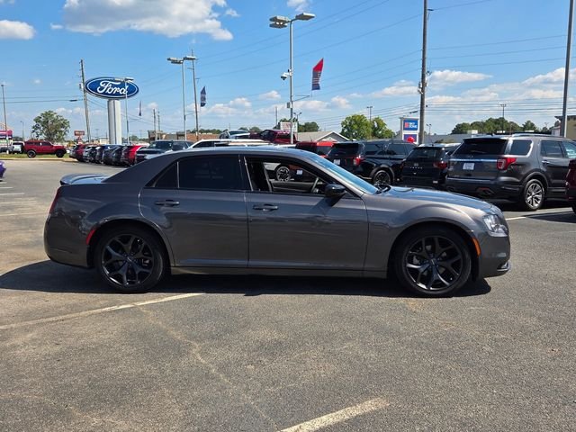 Used 2022 Gray Chrysler Touring image 9