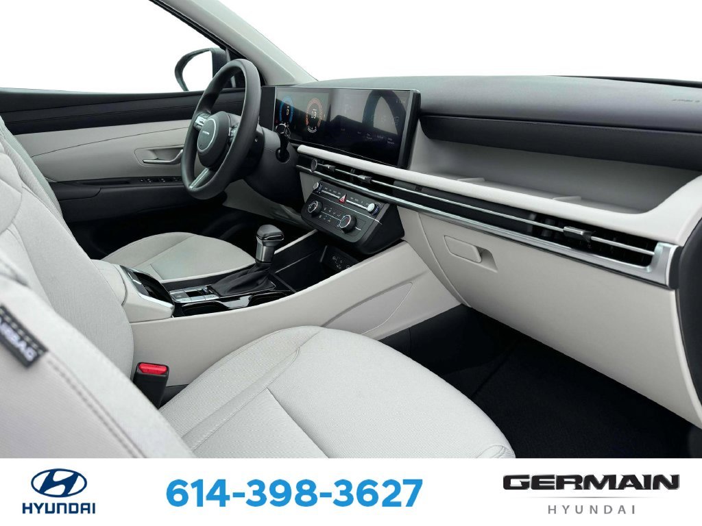 Used 2025 White Hyundai SE image 19