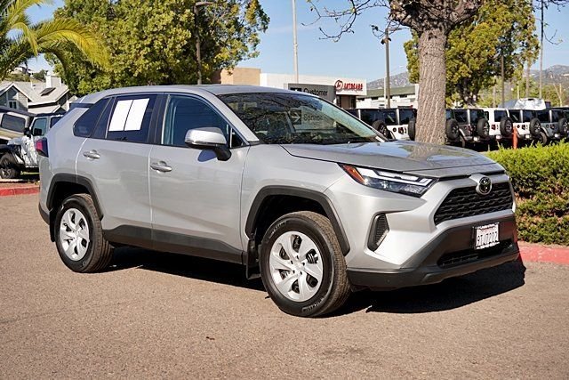 Used 2025 Silver Toyota LE image 5