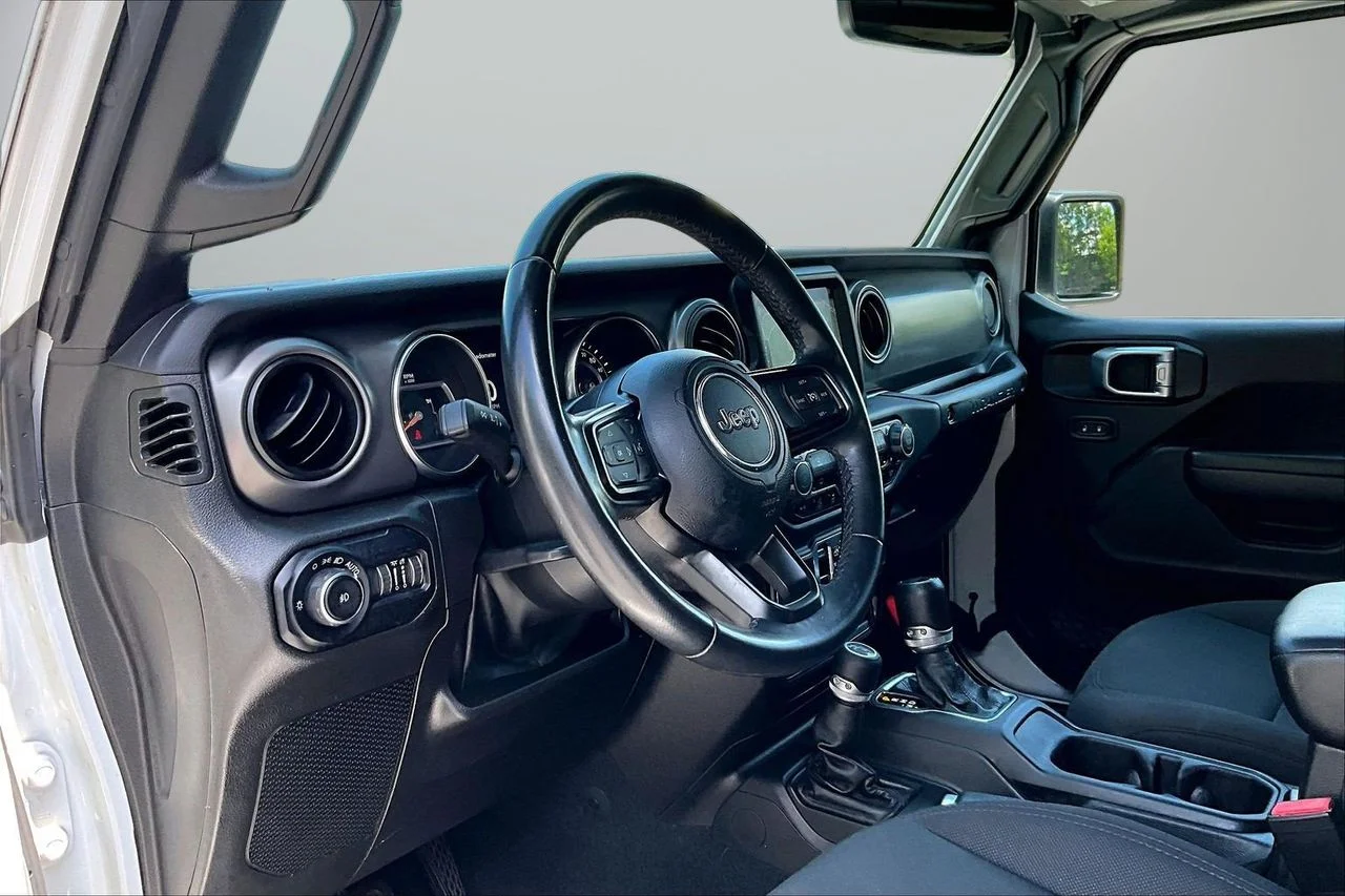 Used 2022 White Jeep Sport S image 19