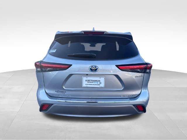Used 2022 Silver Toyota Platinum image 4