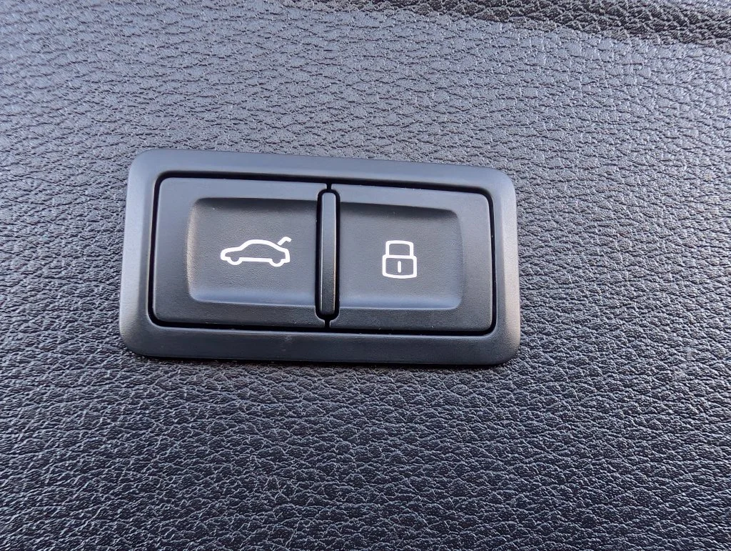 Used 2018 White Audi 2.0T image 11