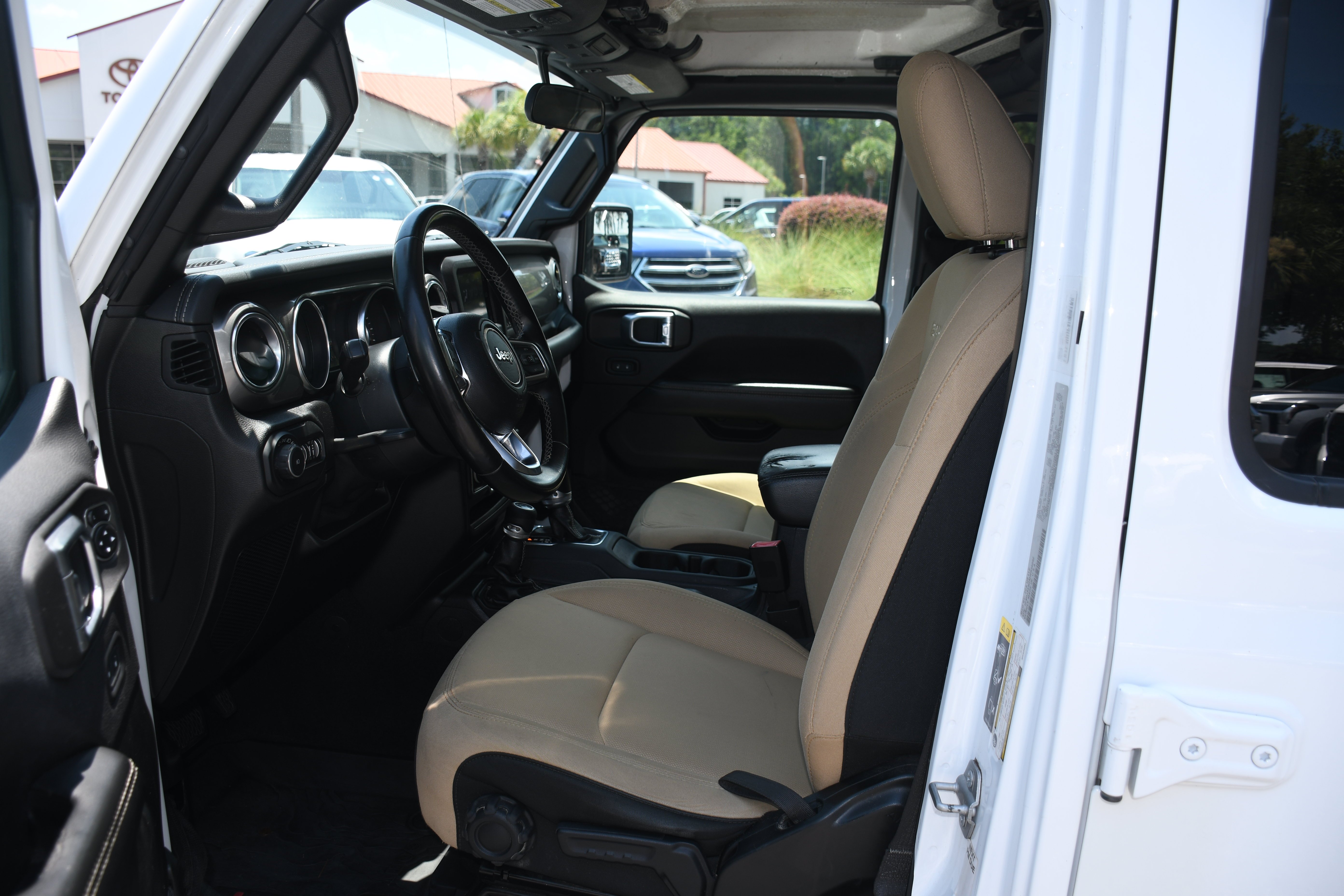 Used 2021 White Jeep Unlimited Sahara image 7