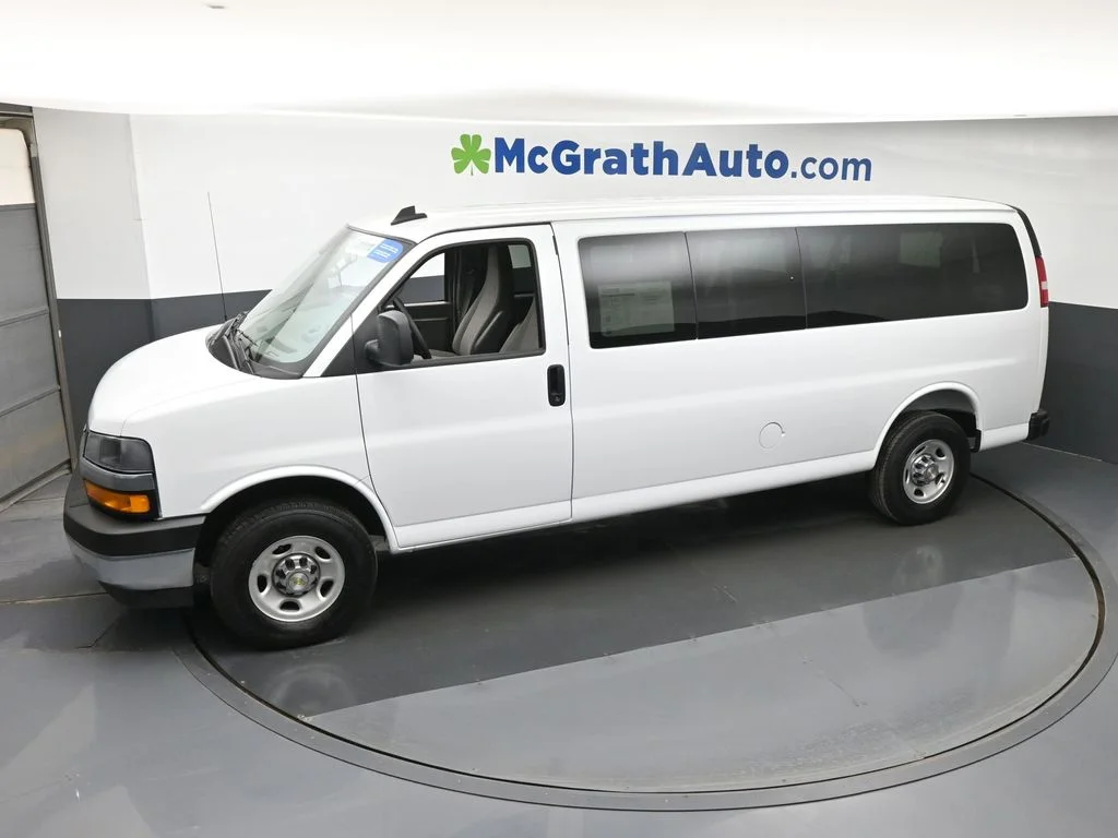 Used 2025 White Chevrolet LT image 19