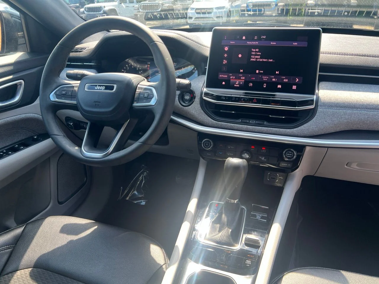 Used 2023 Black Jeep Latitude image 27
