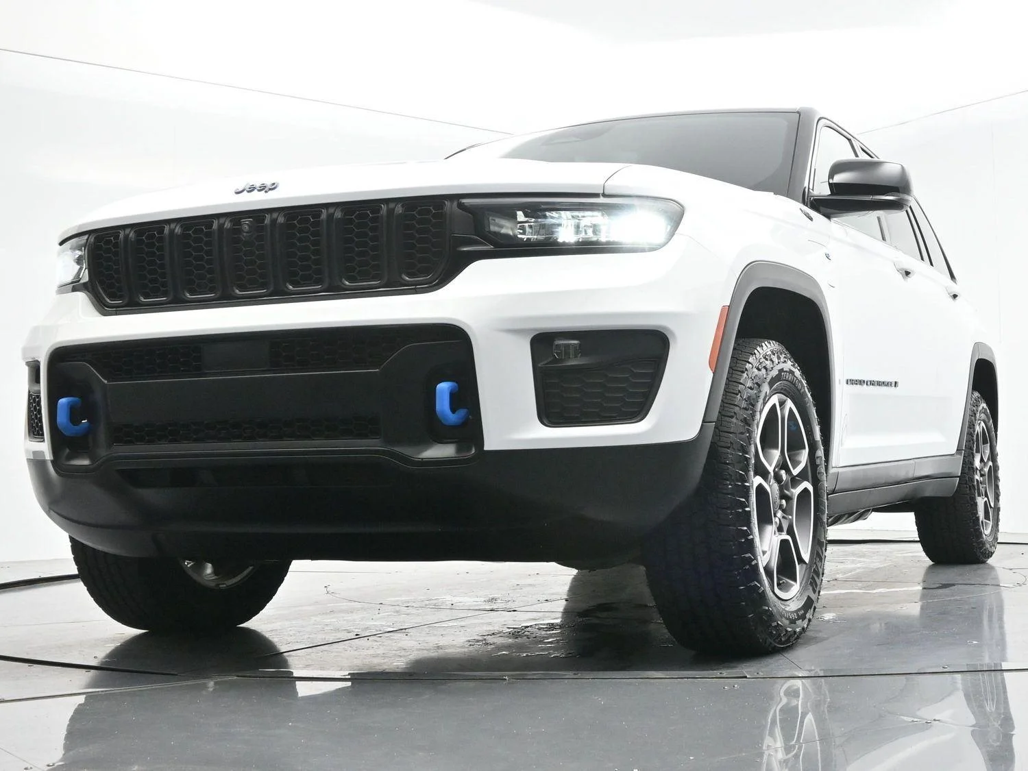Used 2022 Bright White Clearcoat Jeep Trailhawk image 48