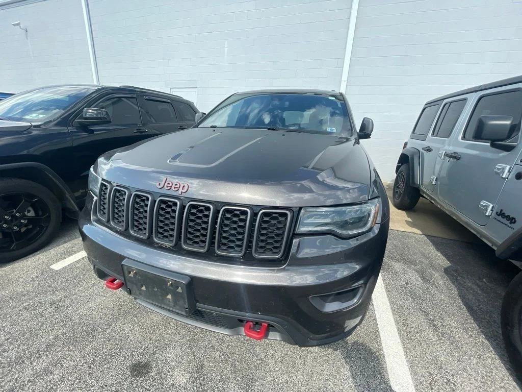 Used 2021 Gray Jeep Trailhawk image 3