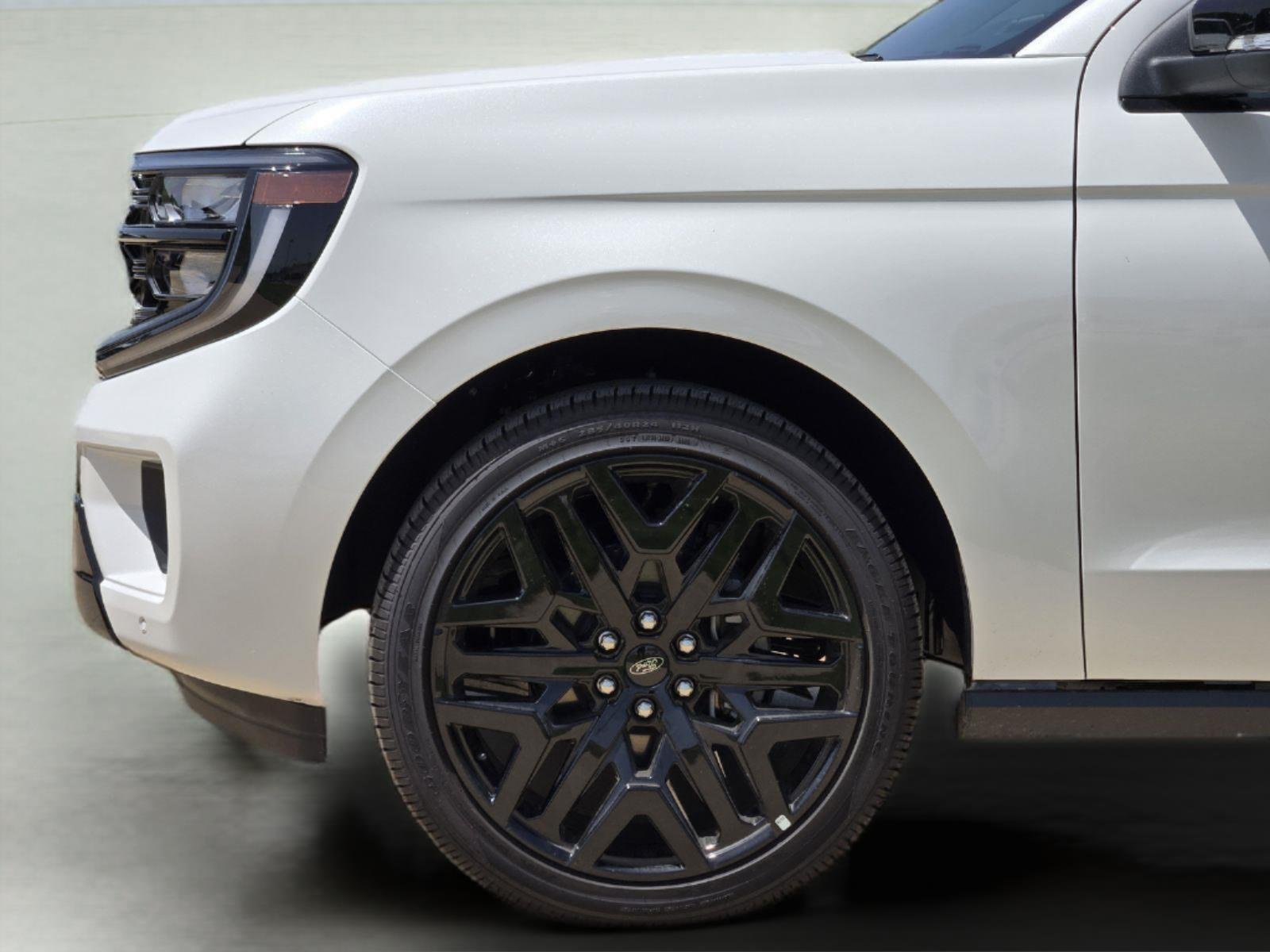 New 2026 Star White Metallic Tri-Coat Ford Platinum® image 6