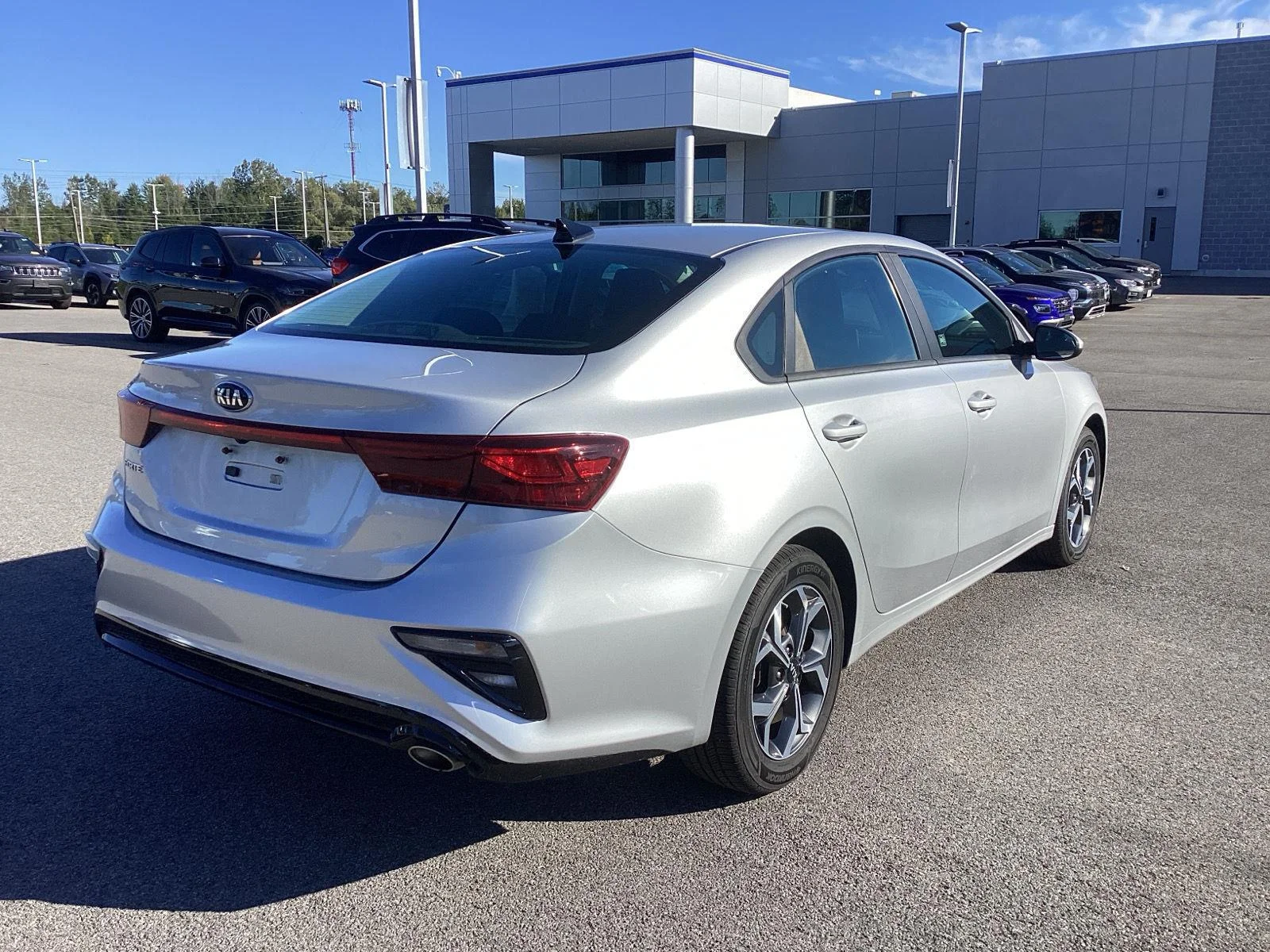 Used 2020 Silky Silver Kia LXS image 8