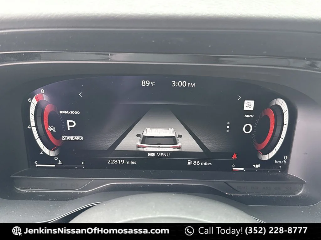Used 2023 White Nissan Platinum image 46